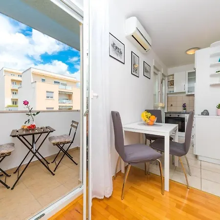 Apartment Close To Znjan Beach Spacious Studio With Balcony Split