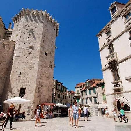 Close To Znjan Spacious With Balcony 아파트 스플리트