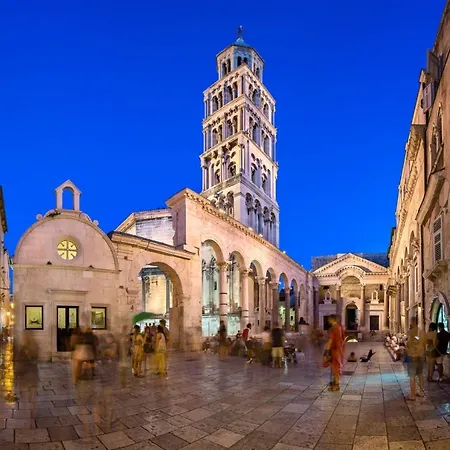 Close To Znjan Spacious With Balcony