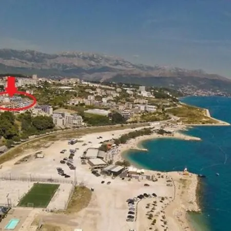 Close To Znjan Spacious With Balcony * 스플리트