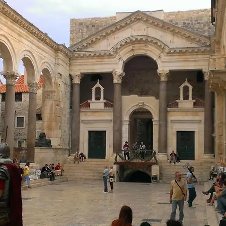 Close To Znjan Spacious With Balcony ספליט