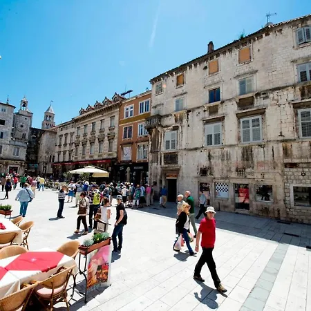 Close To Znjan Spacious With Balcony * 스플리트