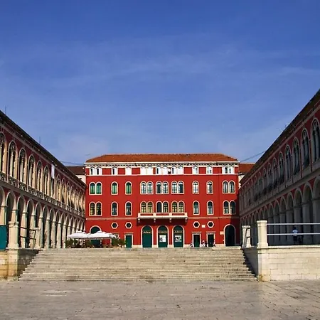 아파트 Close To Znjan Spacious With Balcony 스플리트