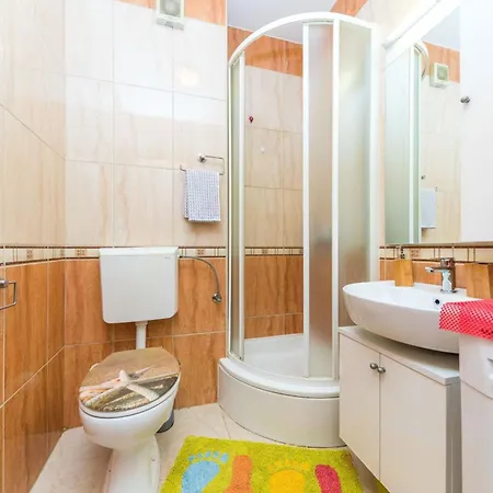 Close To Znjan Spacious With Balcony 스플리트