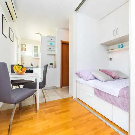 Close To Znjan Spacious With Balcony Апартаменты *