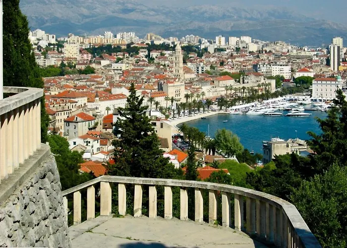 Close To Znjan Spacious With Balcony Apartamento