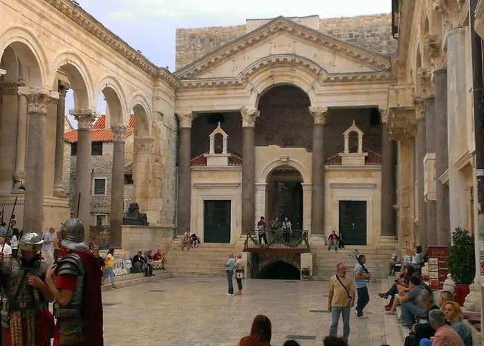 Close To Znjan Spacious With Balcony Split