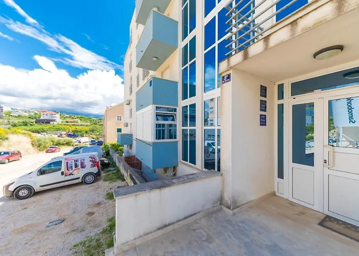 Close To Znjan Spacious With Balcony Апартаменты *