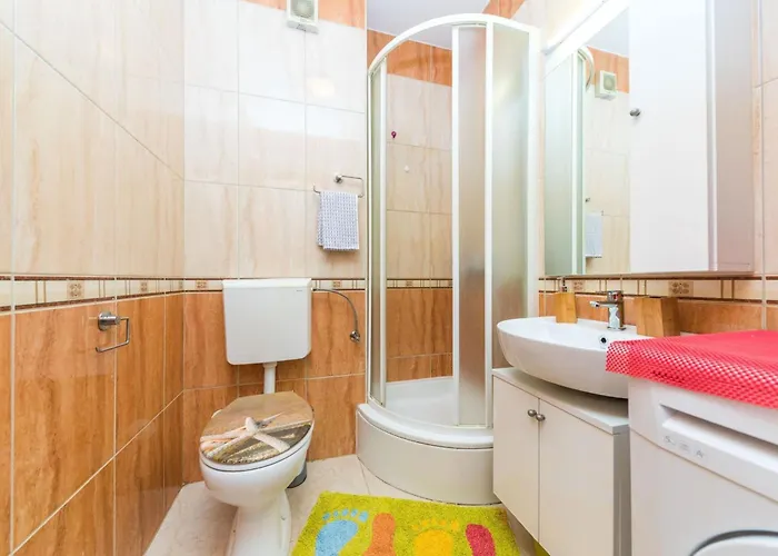 Close To Znjan Spacious With Balcony Split