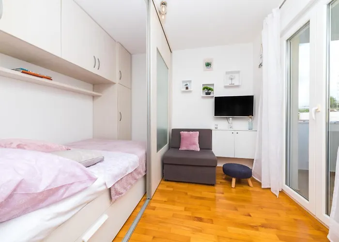 Close To Znjan Spacious With Balcony Апартаменты Сплит