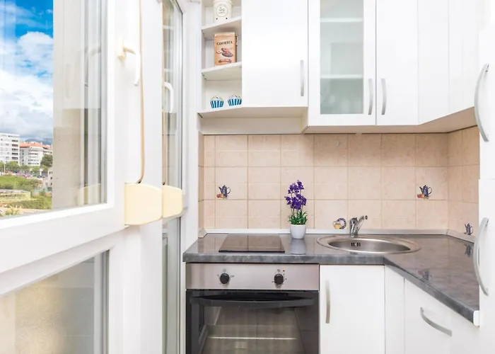Close To Znjan Spacious With Balcony * Сплит