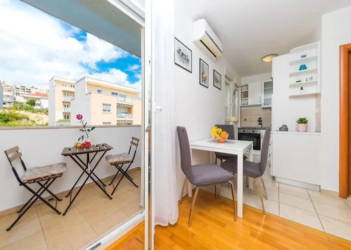Close To Znjan Spacious With Balcony Апартаменты Сплит